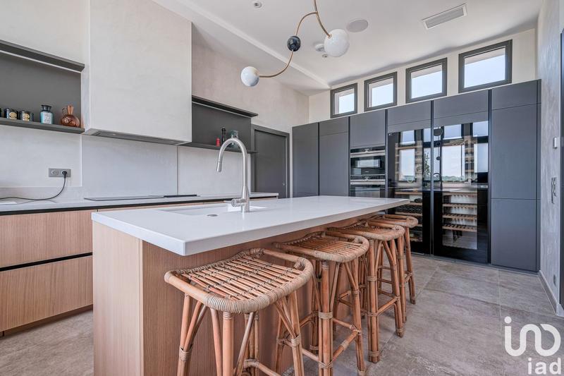 Maison - 355 m² - 9 pièces