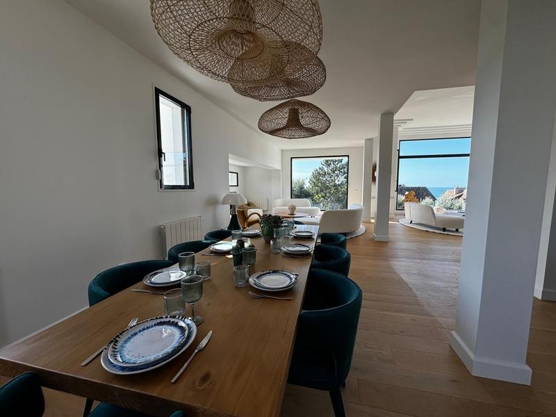 Maison contemporaine - 417 m² - 10 pièces