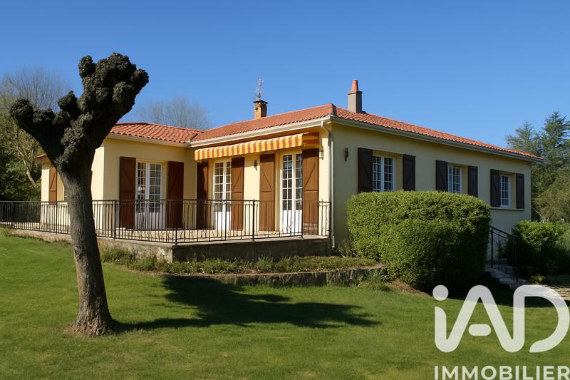 Maison - 201 m² - 7 pièces