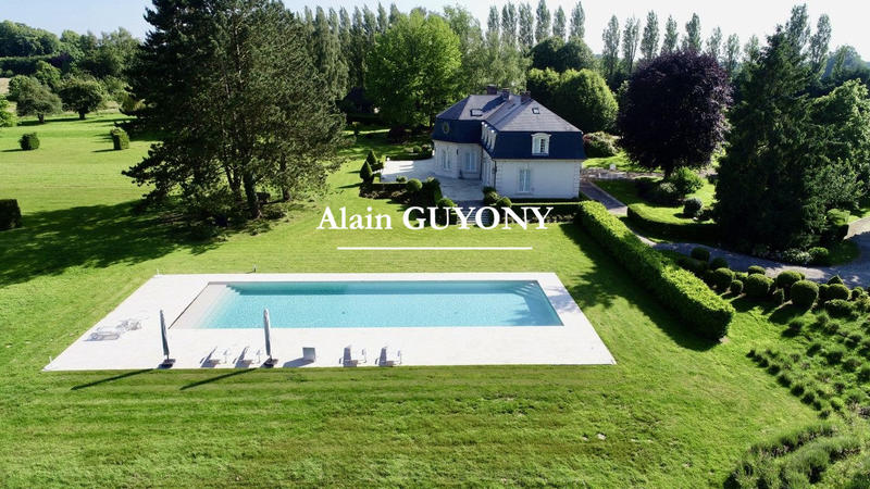 Maison contemporaine - 466 m² - 12 pièces