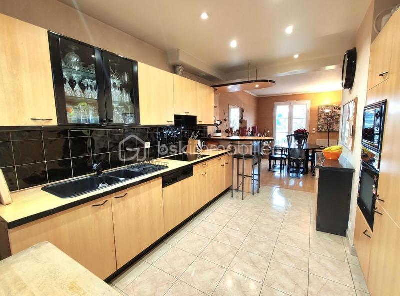 Pavillon - 162 m² - 9 pièces