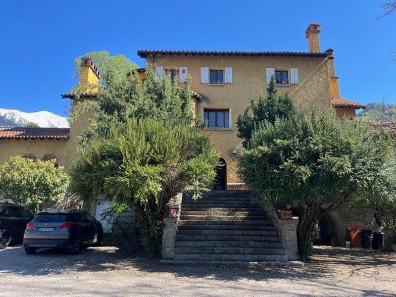 Maison - 421 m² - 14 pièces