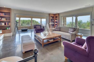 Propriété - 230 m² - 6 pièces