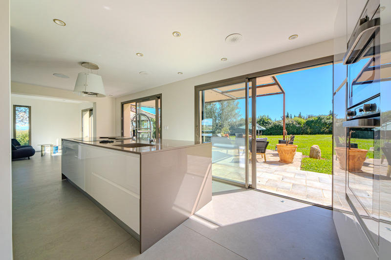 Maison - 335 m² - 8 pièces