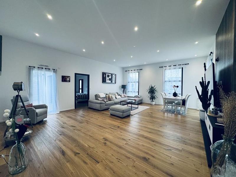 Villa - 180 m² - 8 pièces