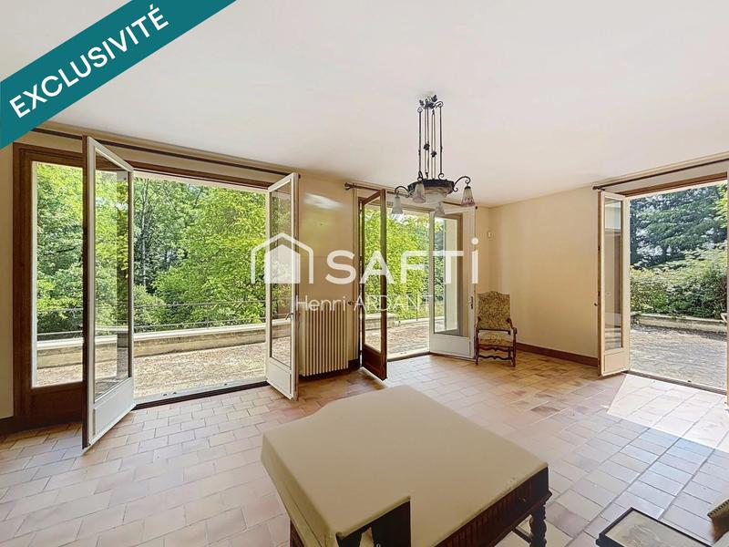 Maison - 220 m² - 8 pièces