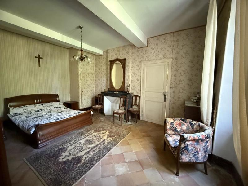 Maison - 295 m² - 9 pièces