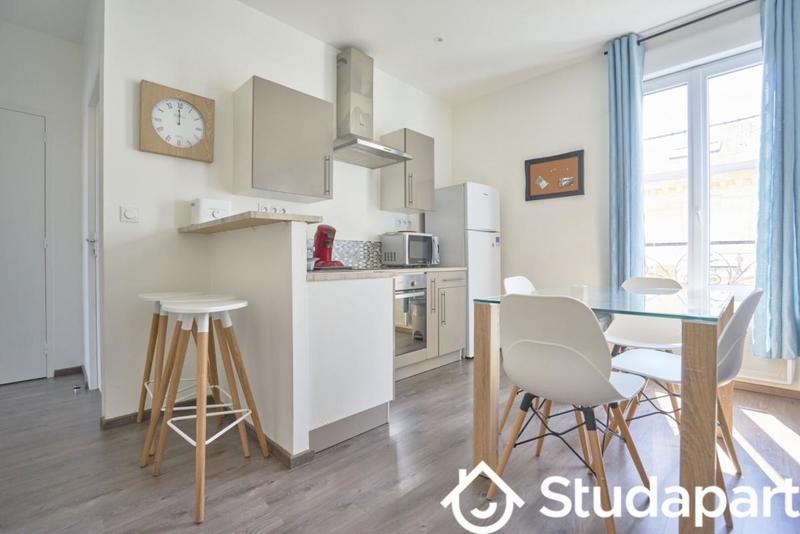 Chambre - 10 m² - 1 pièce