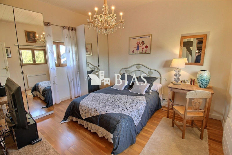 Maison - 264 m² - 10 pièces