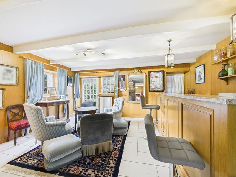 Propriété - 363 m² - 11 pièces