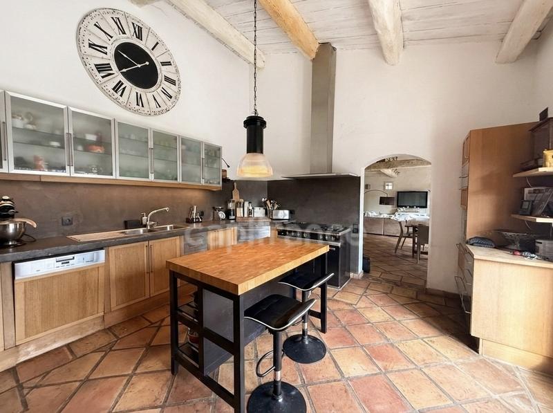 Maison - 280 m² - 7 pièces