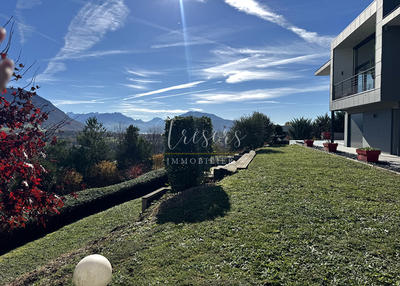 Maison - 310 m² - 9 pièces