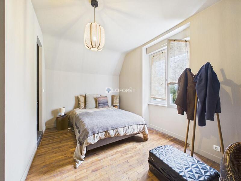 Propriété - 191 m² - 6 pièces