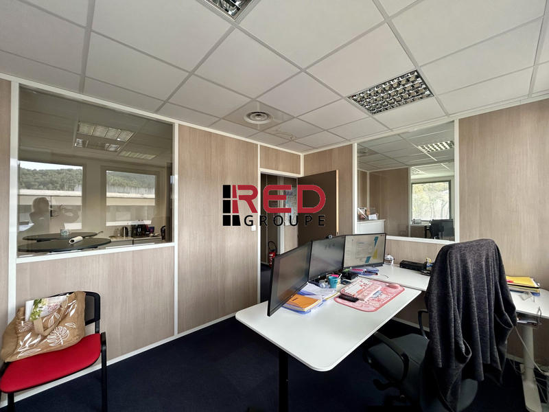 Bureau - 90 m² - 6 pièces