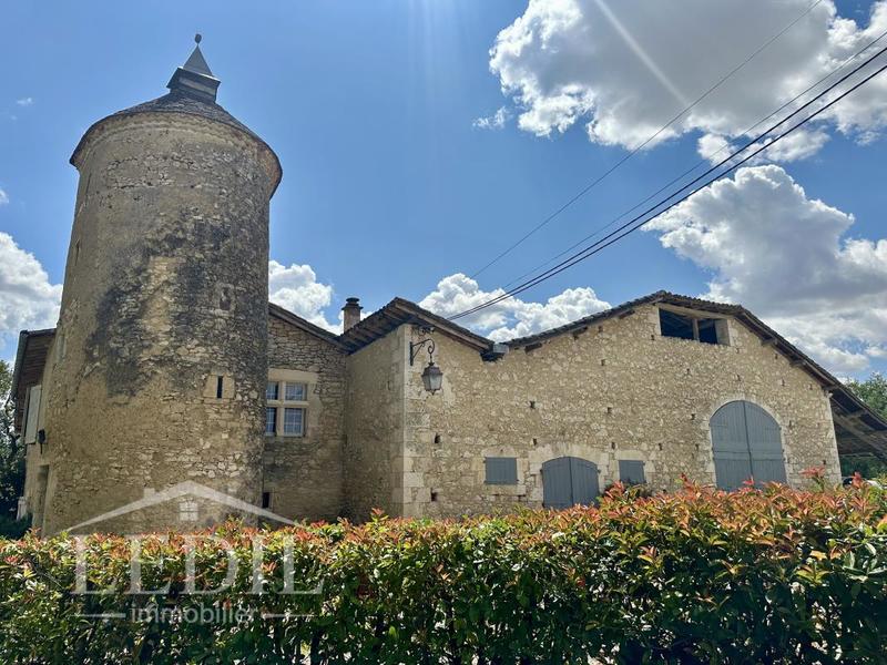 Propriété - 238 m² - 6 pièces