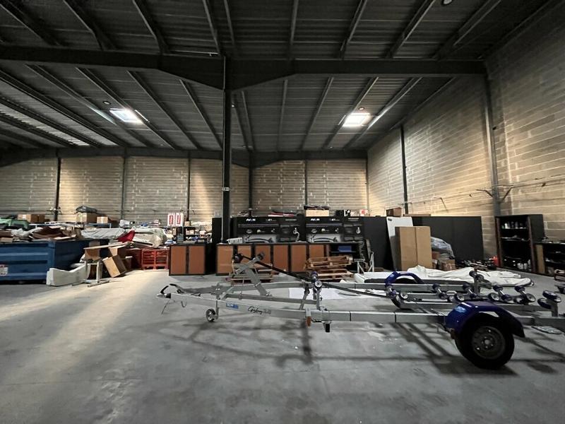 Local d'activité / Entrepôt - 1 550 m²