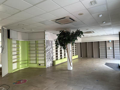 Local commercial - 118 m² - 10 pièces