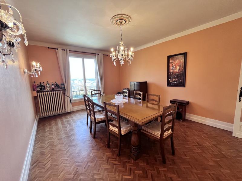 Maison traditionnelle - 229 m² - 10 pièces