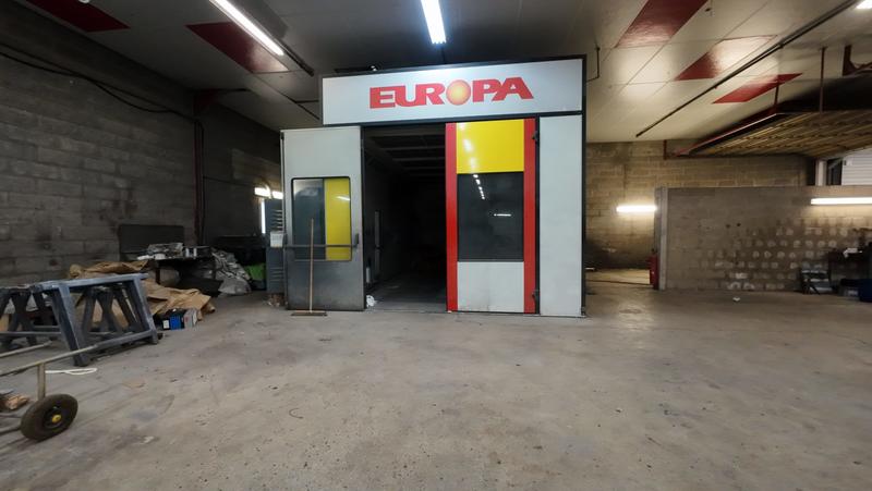 Local d'activités - 1 208 m² - 8 pièces