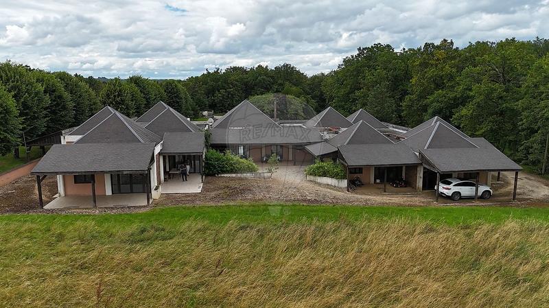 Propriété - 660 m² - 15 pièces