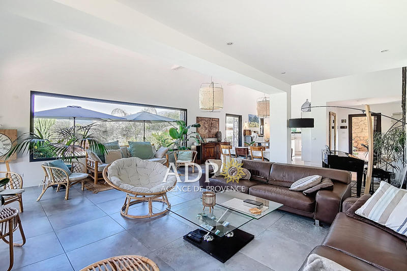 Maison contemporaine - 170 m² - 7 pièces