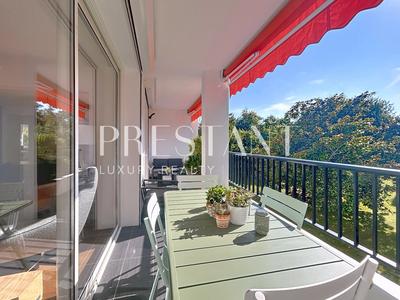 Appartement - 99 m² - 4 pièces