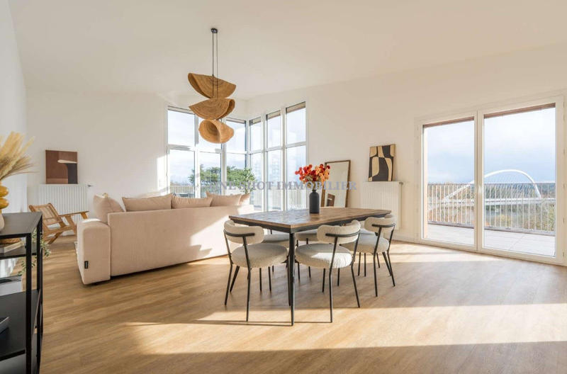 Appartement - 123 m² - 6 pièces