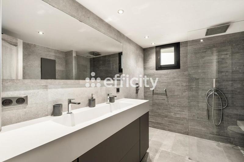 Villa - 402 m² - 11 pièces