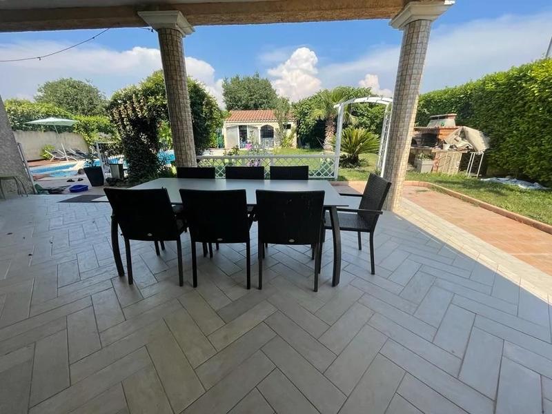 Maison - 270 m² - 9 pièces