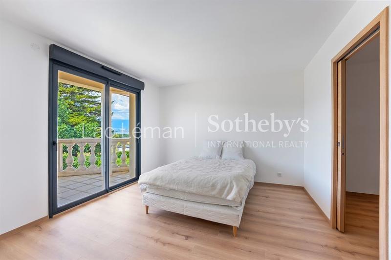 Maison - 210 m² - 6 pièces