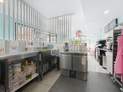 Local commercial - 80 m² - 1 pièce