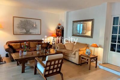 Maison - 326 m² - 6 pièces