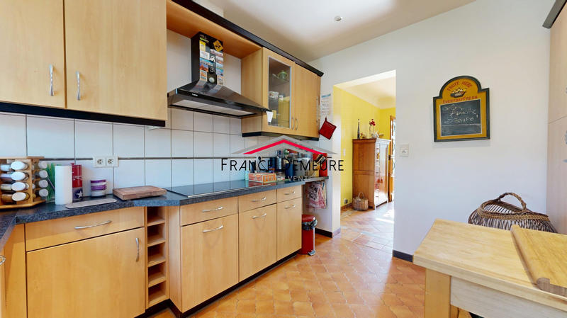 Maison - 178 m² - 8 pièces