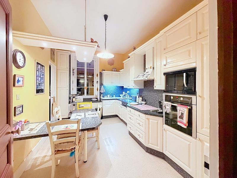 Appartement - 187 m² - 7 pièces