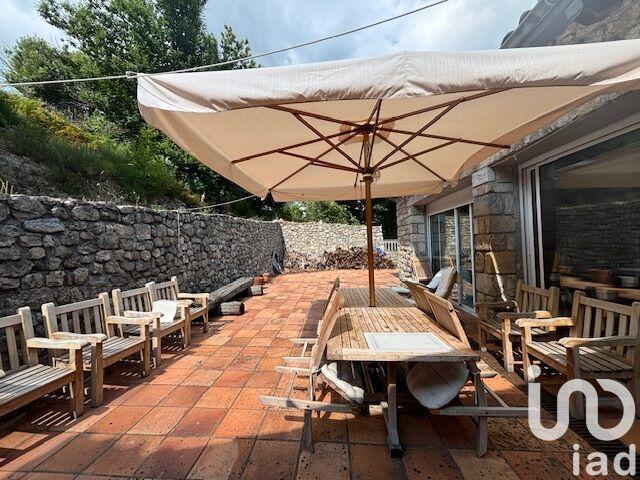 Maison - 300 m² - 10 pièces