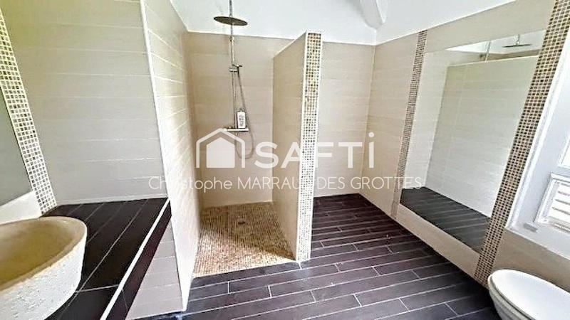 Villa - 231 m² - 6 pièces