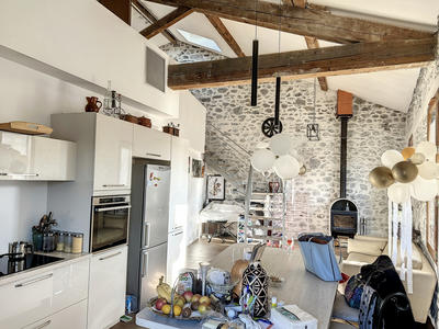 Maison - 230 m² - 8 pièces