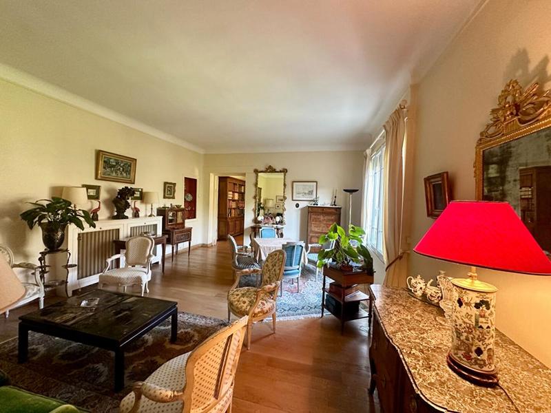 Maison - 207 m² - 9 pièces