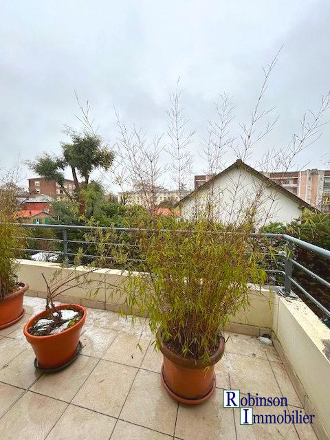 Appartement - 90 m² - 4 pièces