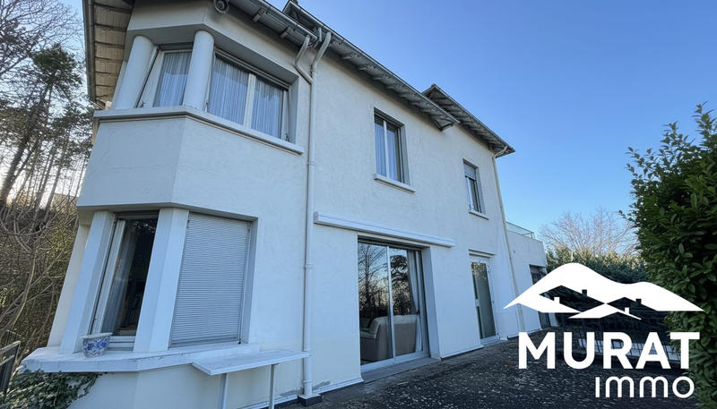 Maison - 238 m² - 9 pièces