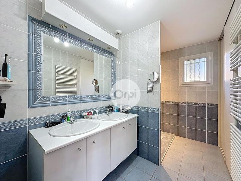 Maison - 210 m² - 7 pièces