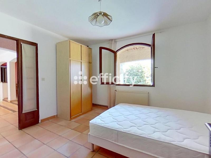 Maison - 225 m² - 9 pièces