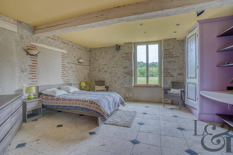 Maison - 769 m² - 8 pièces