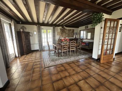 Maison traditionnelle - 213 m² - 7 pièces