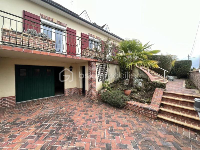 Maison traditionnelle - 169 m² - 7 pièces