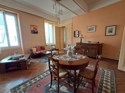 Appartement - 169 m² - 6 pièces