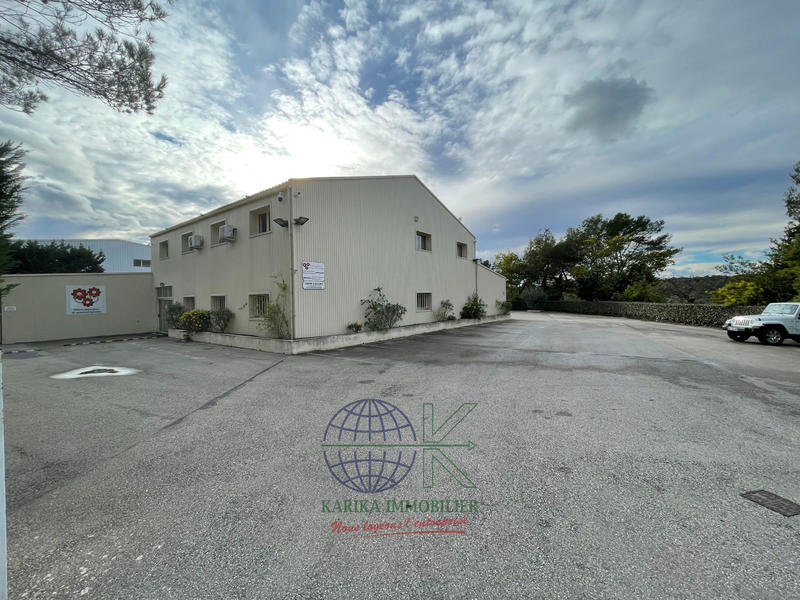 Local d'activités - 1 329 m²