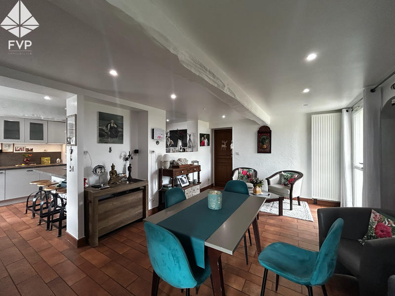 Maison - 250 m² - 8 pièces