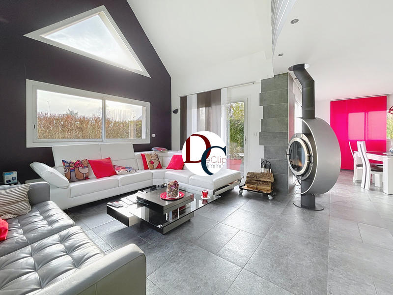 Maison - 210 m² - 6 pièces