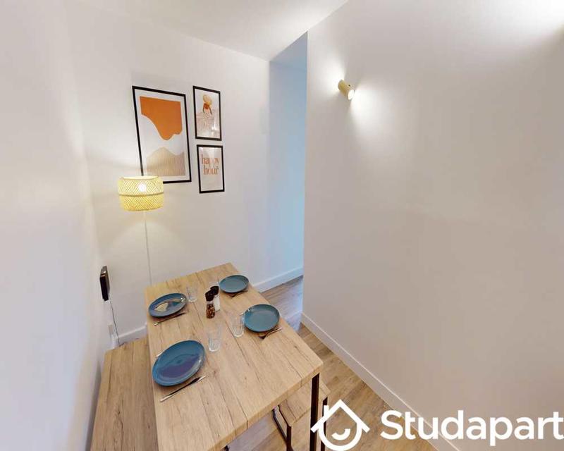 Chambre - 80 m² - 1 pièce